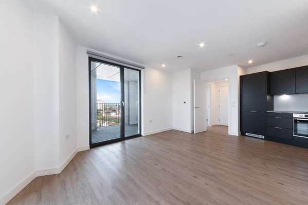 Flat Plaistow Road in Greater London