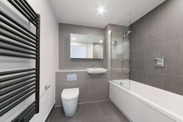 Flat Plaistow Road in Greater London
