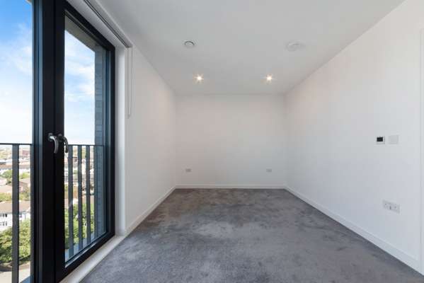 Flat Plaistow Road in Greater London