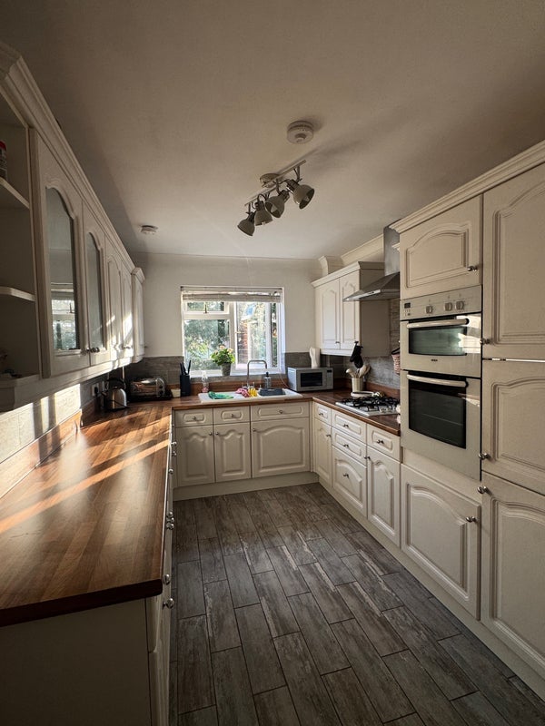 Room Overbury Road in Poole
