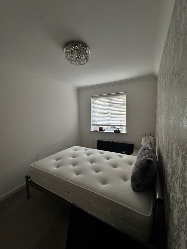 Room Overbury Road in Poole