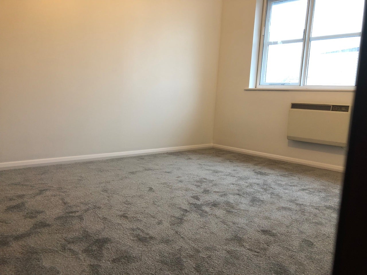 Flat Peel Court in Slough