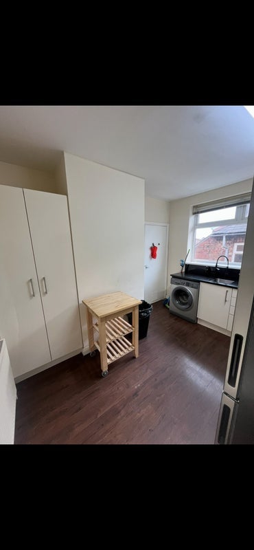 Room Ovington Grove in Newcastle upon Tyne