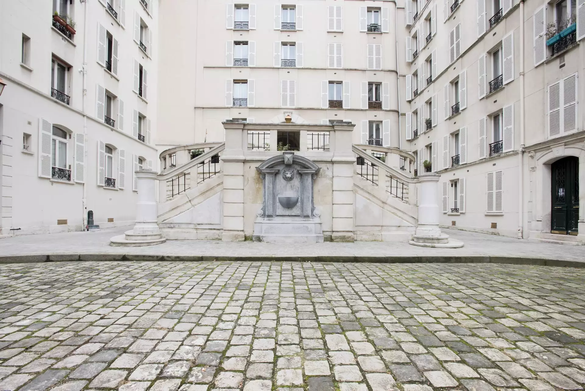 Flat Rue Legendre in Paris