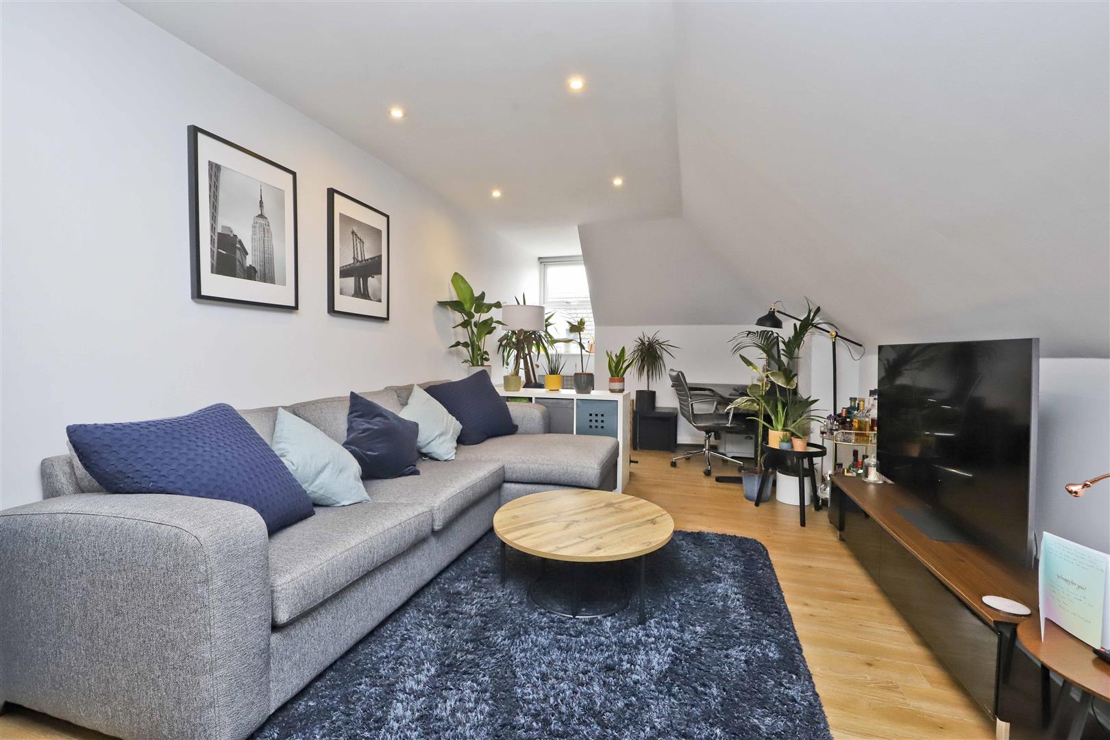 Flat Pembroke Road in Greater London