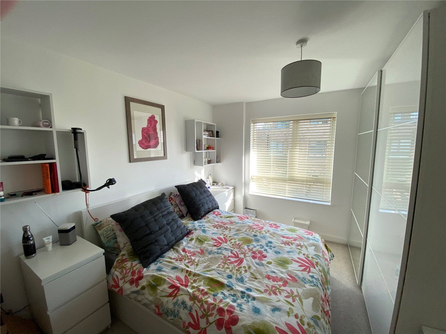 Flat Bowes Road in Greater London