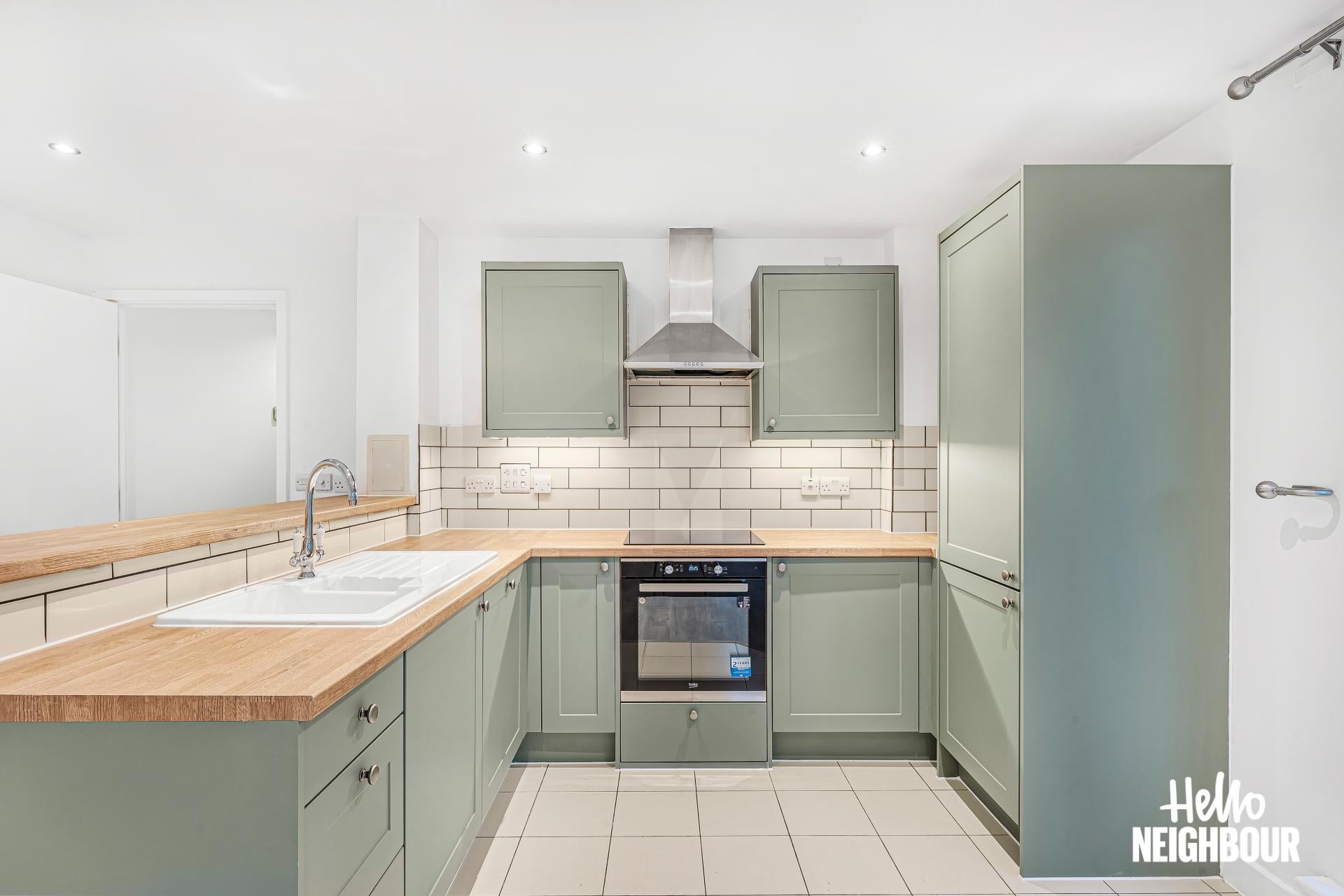 Flat Eden Grove in Greater London