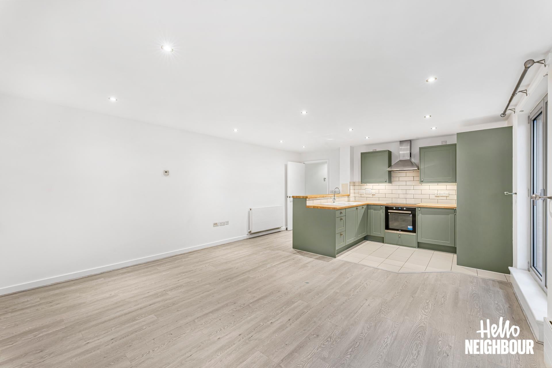 Flat Eden Grove in Greater London