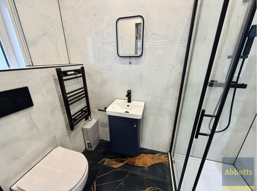Room Wimborne Road in Southend-on-Sea