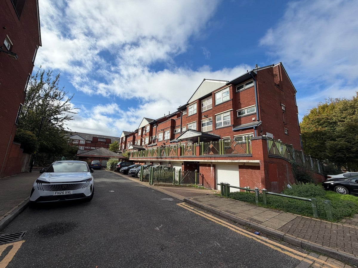 Flat Lighthorne Avenue in Birmingham