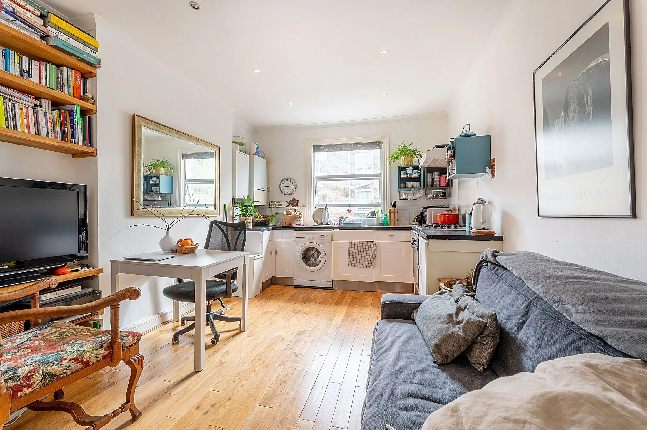 Flat Southerton Road in Greater London