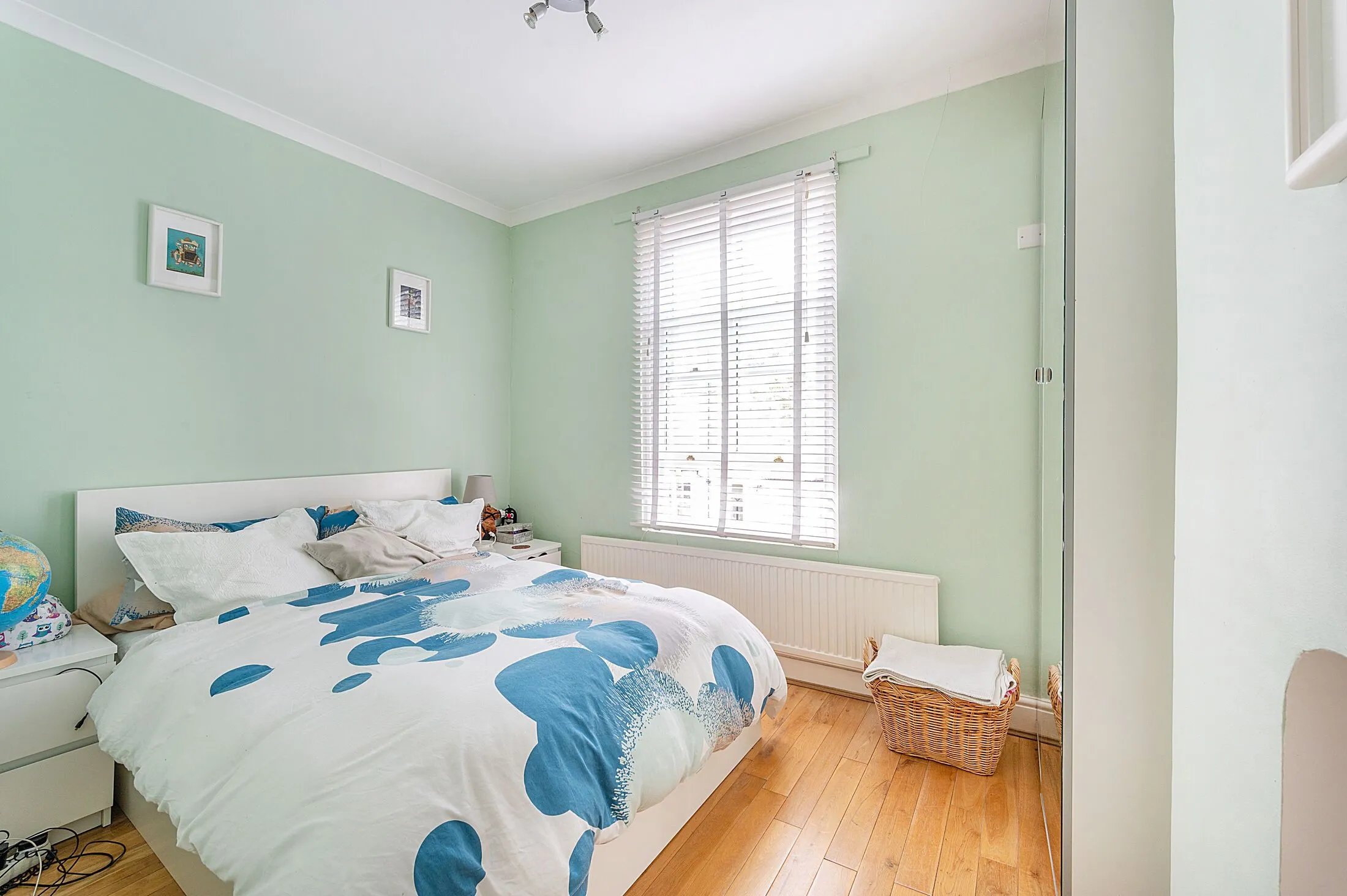 Flat Southerton Road in Greater London