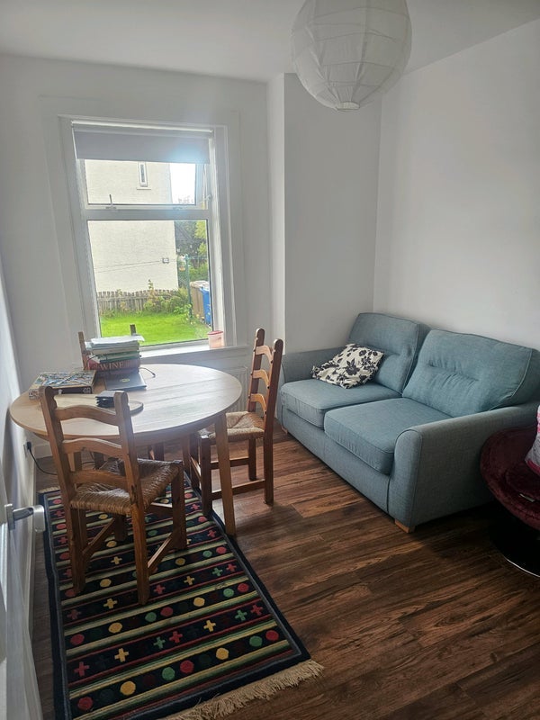 Room Harefield Drive in Glasgow