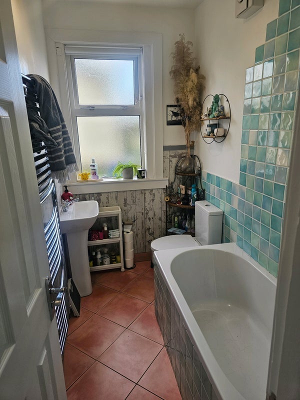 Room Harefield Drive in Glasgow