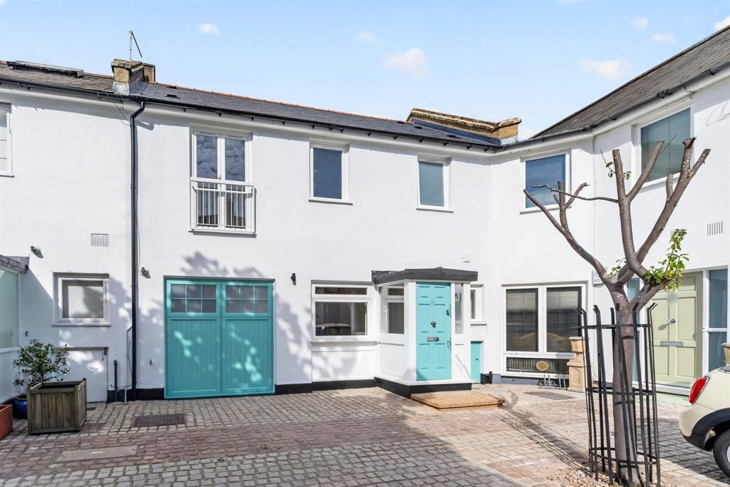 House Hollywood Mews in Greater London
