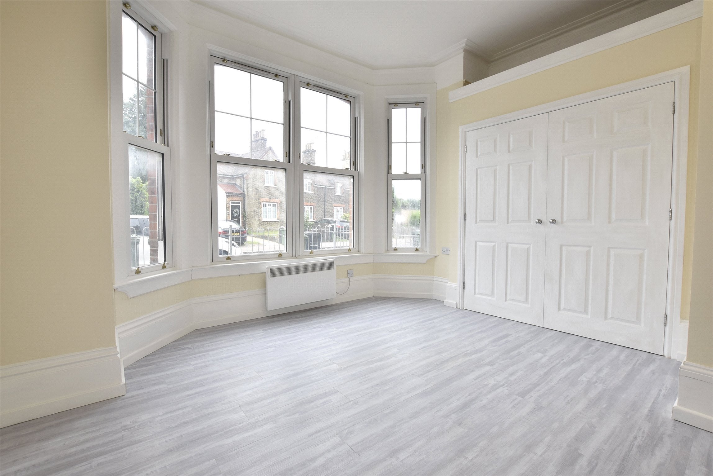 Flat Ladbroke Road in Reigate and Banstead