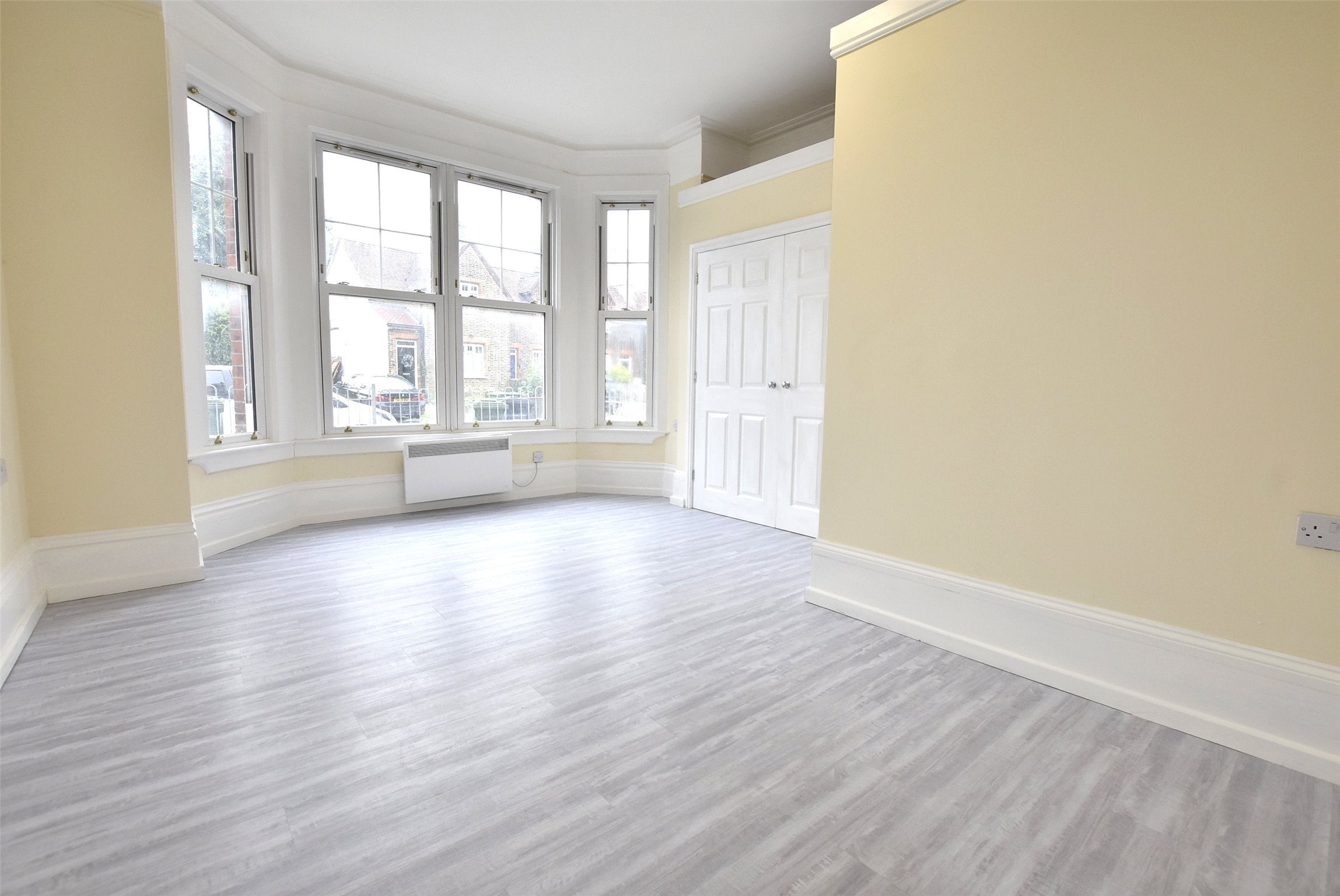 Flat Ladbroke Road in Reigate and Banstead