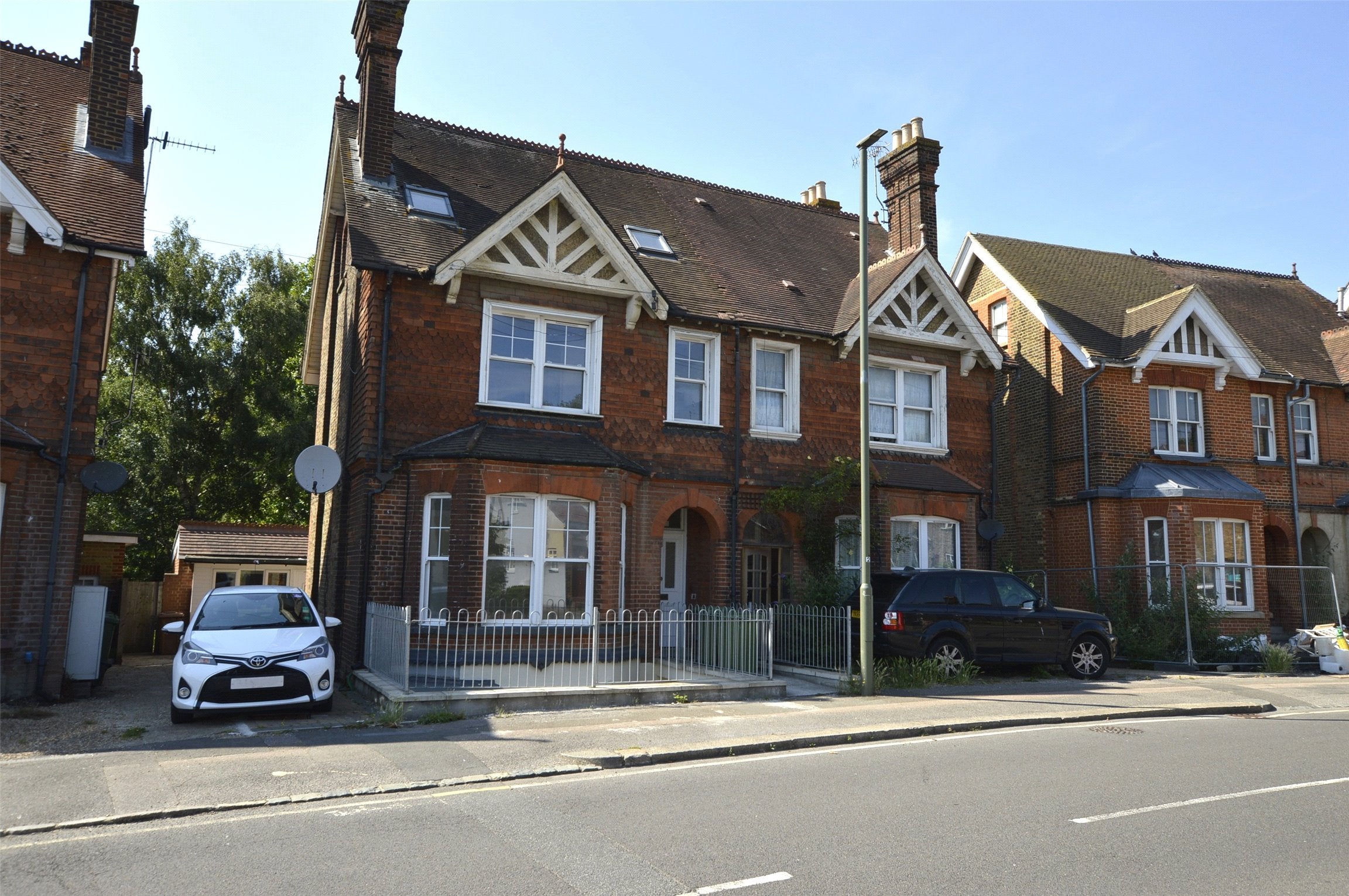Flat Ladbroke Road in Reigate and Banstead