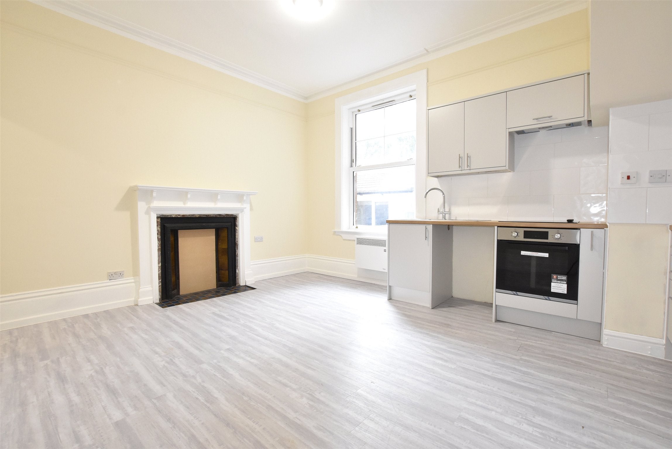 Flat Ladbroke Road in Reigate and Banstead