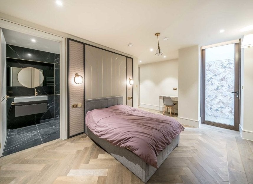 Flat Edith Row in Greater London