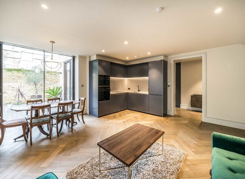 Flat Edith Row in Greater London