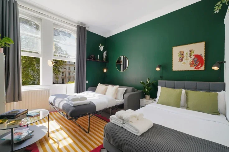 Flat Leinster Place in City of Westminster