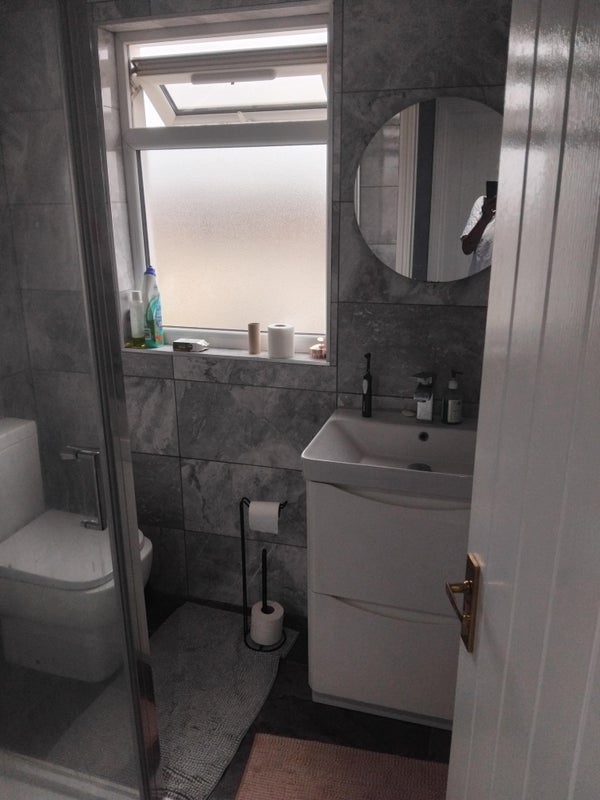 Room Almond Way in Greater London