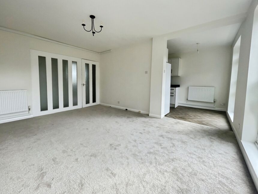 Flat Glenure Road in Greater London