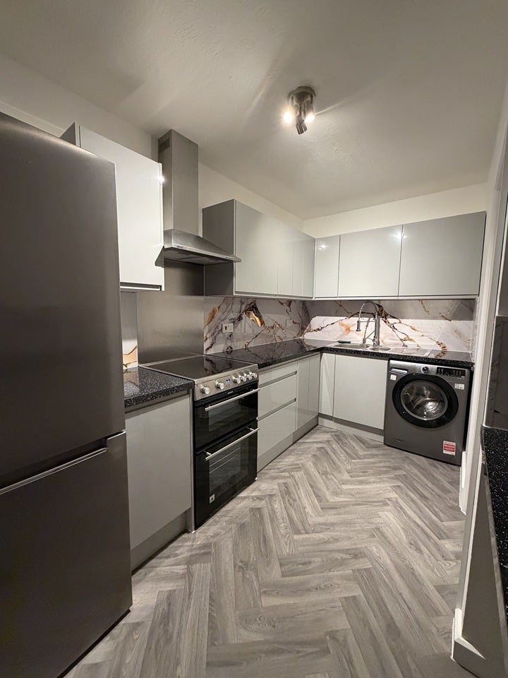 Flat Bloxworth Close in London
