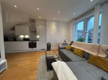Flat Lurgan Avenue in Greater London