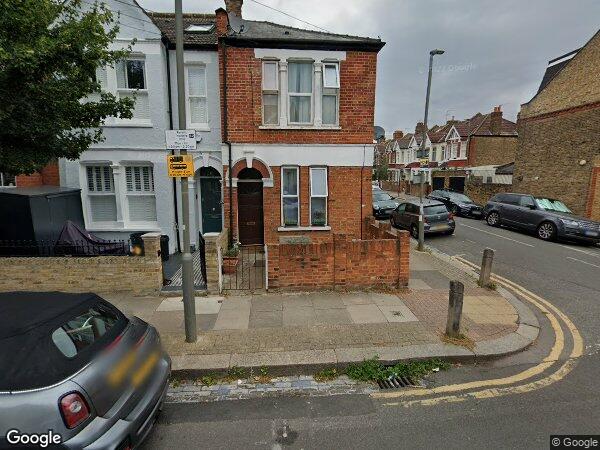 Flat Lavenham Road in Greater London