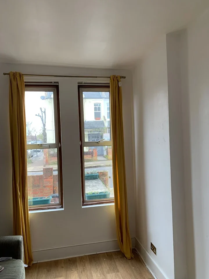 Flat Lavenham Road in Greater London