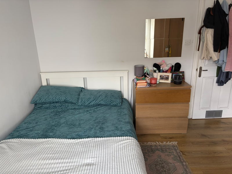 Flat Clarence Mews in Greater London
