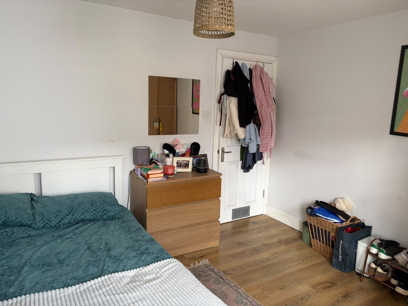 Flat Clarence Mews in Greater London