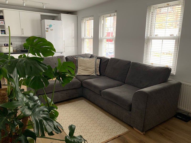 Flat Clarence Mews in Greater London