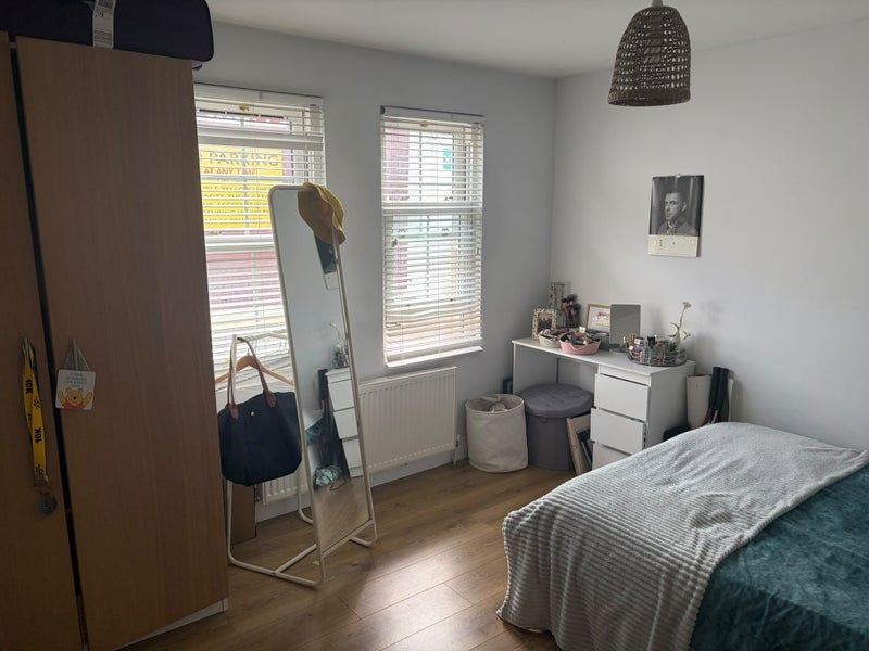 Flat Clarence Mews in Greater London