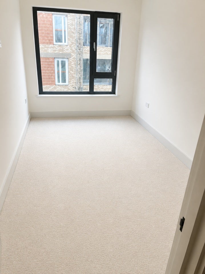 Flat Prince Edward Road in Greater London
