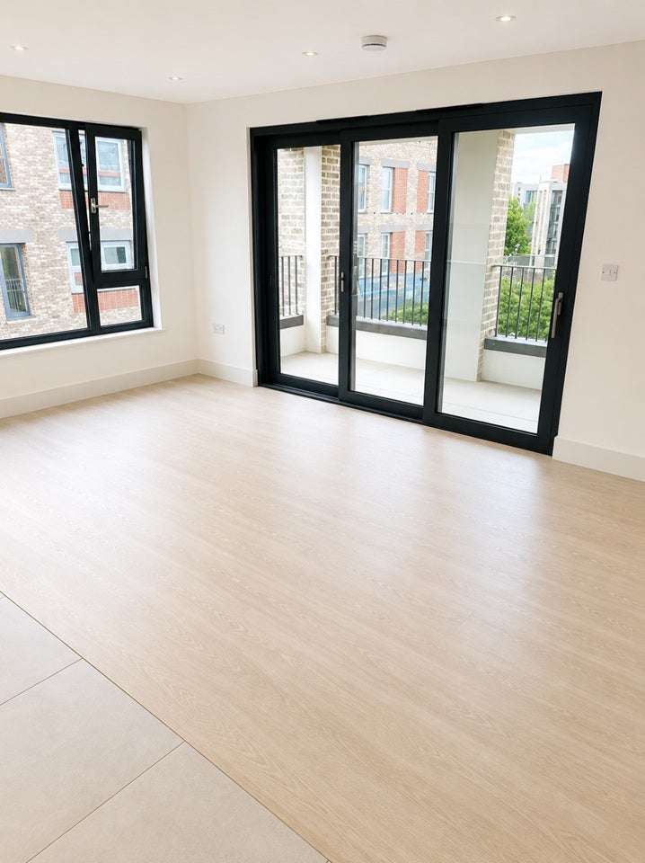 Flat Prince Edward Road in Greater London