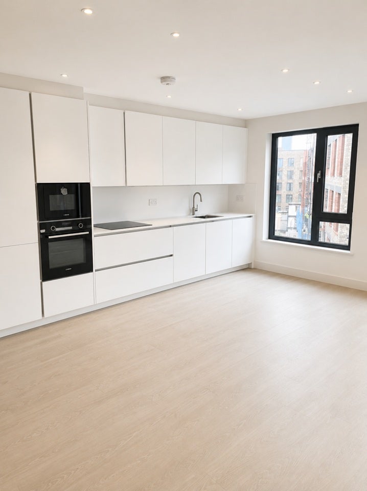 Flat Prince Edward Road in Greater London