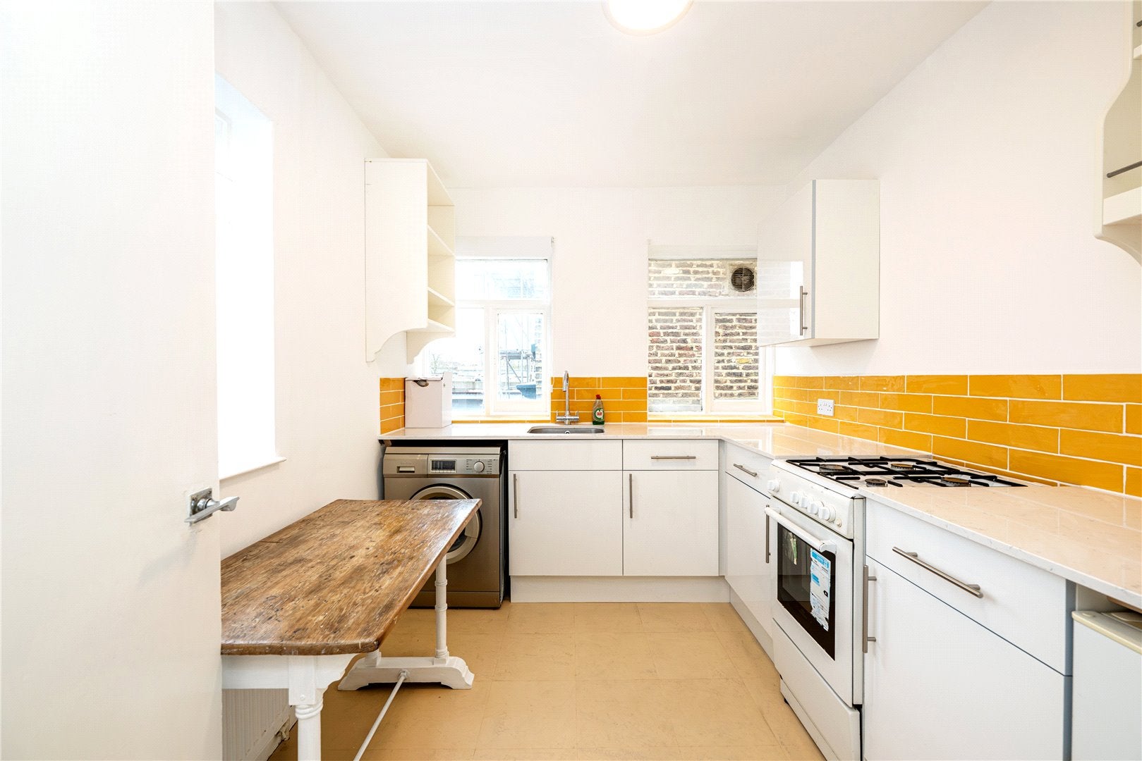 Flat Raddington Road in Greater London
