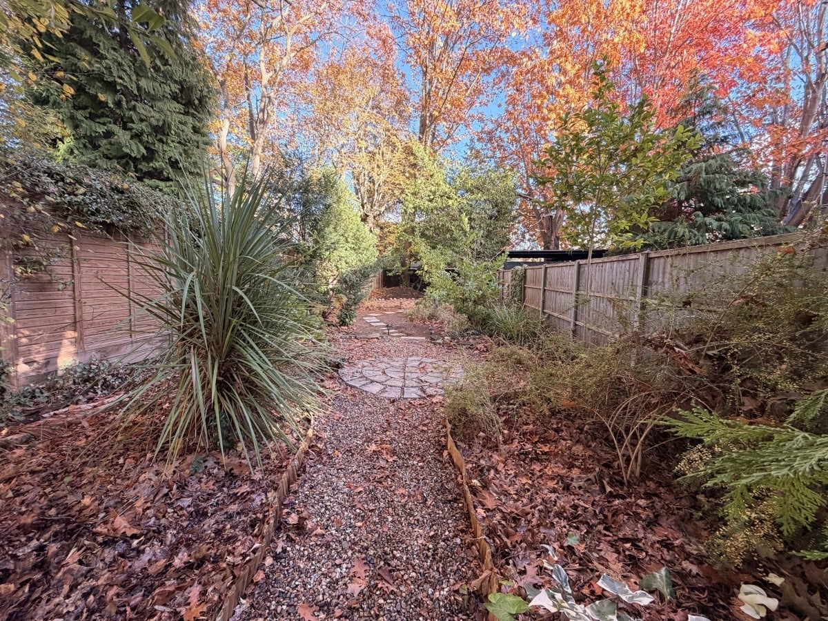 Flat Egerton Road in Elmbridge