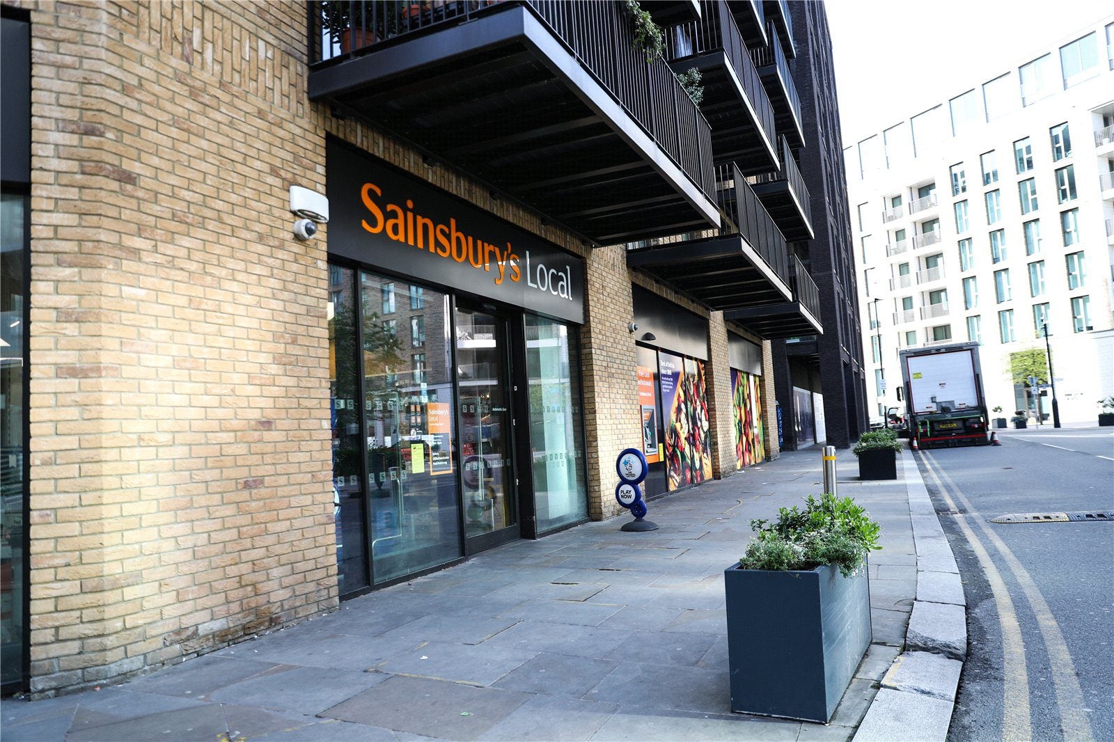 Flat Shipwright Street in Greater London