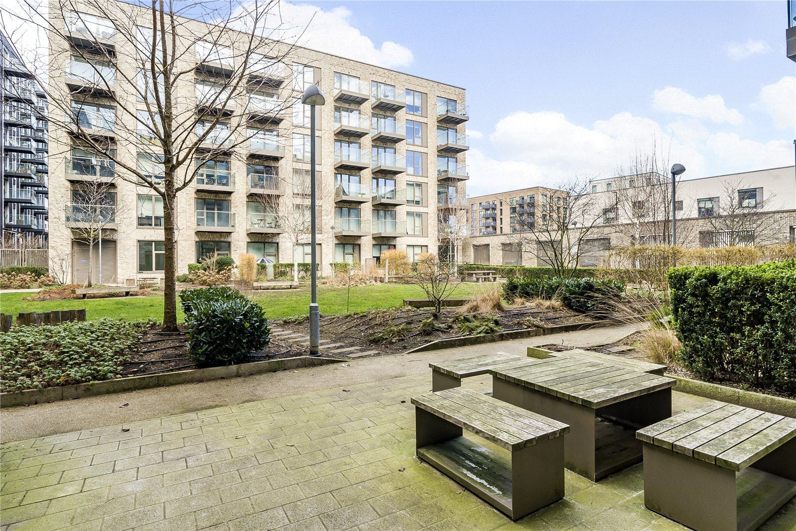 Flat Shipwright Street in Greater London