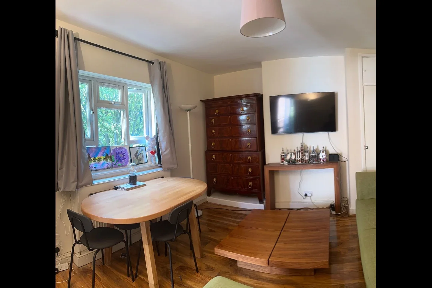 Room Edensor Gardens in Greater London
