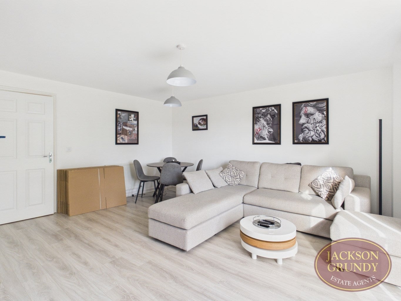 House Farnborough Drive in Daventry