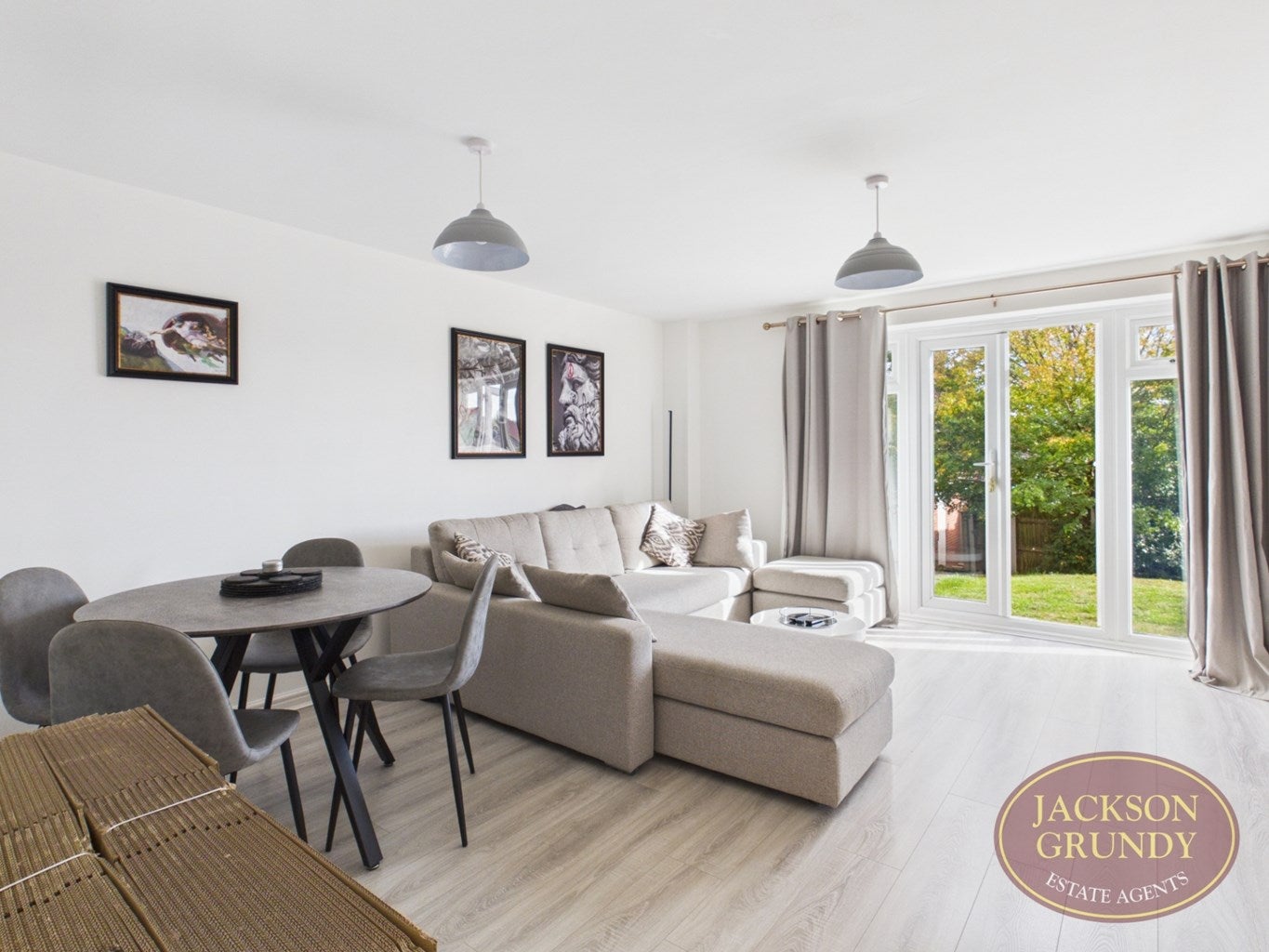 House Farnborough Drive in Daventry