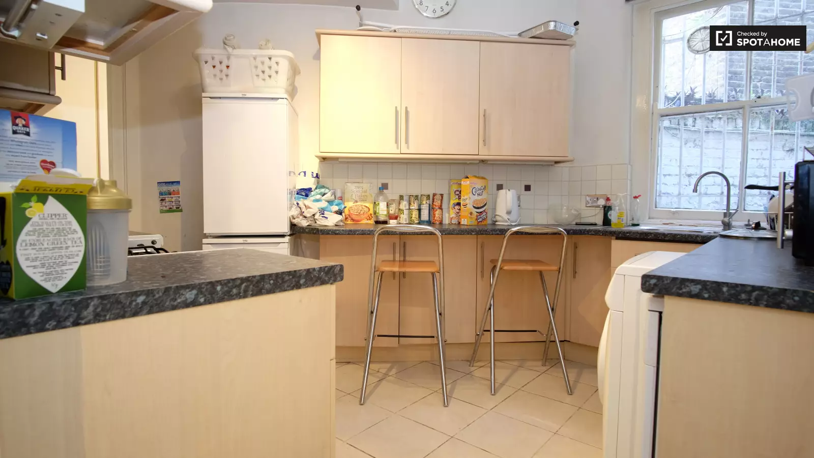 Flat Auriol Road in Greater London