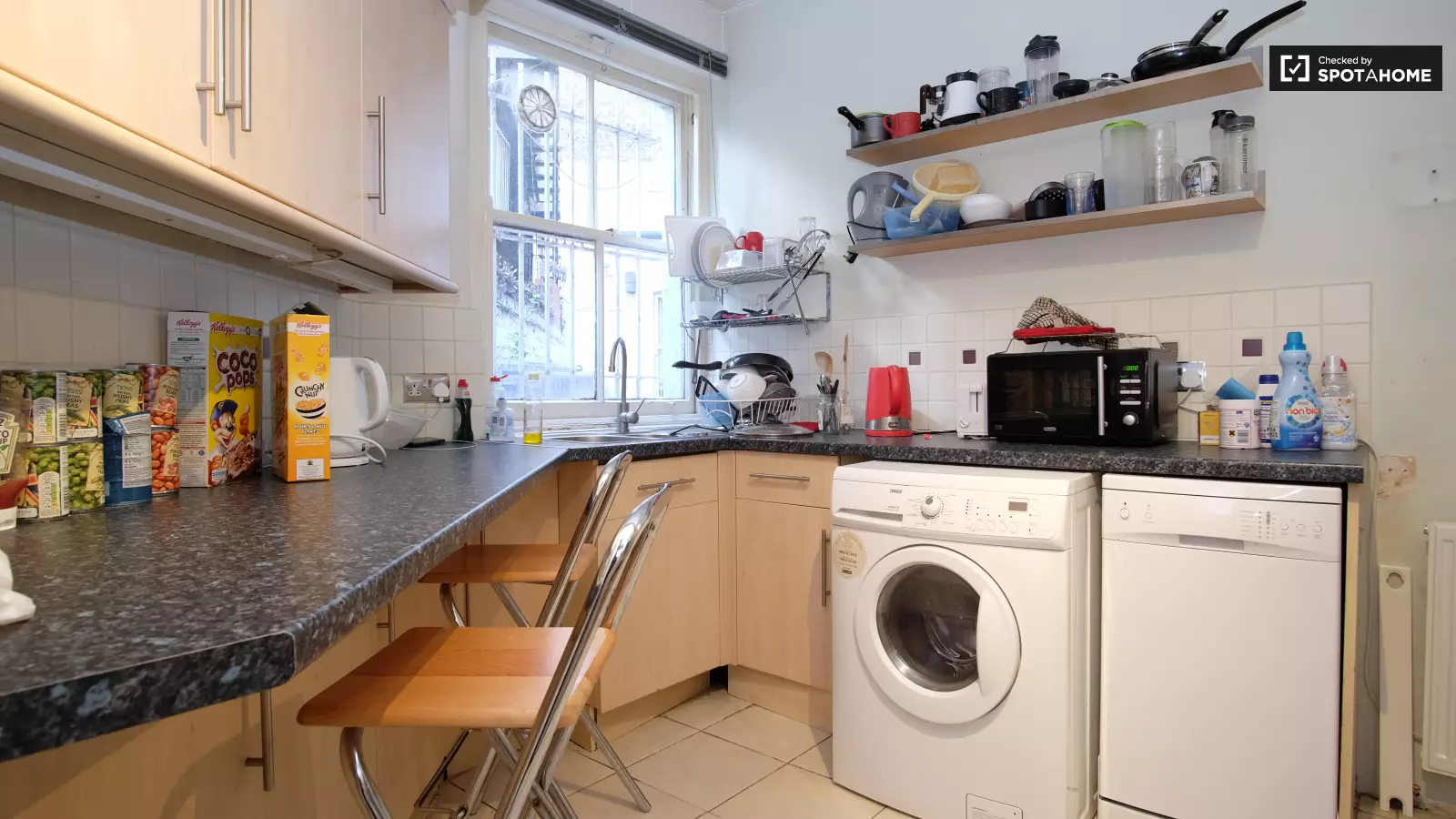 Flat Auriol Road in Greater London