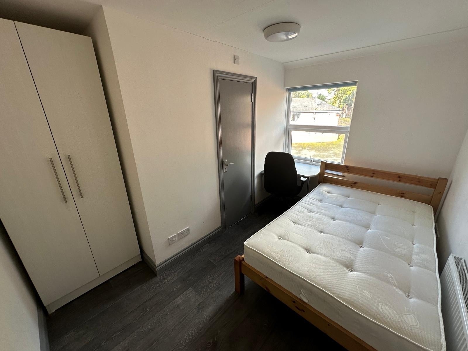 Room Warwick New Road in Royal Leamington Spa