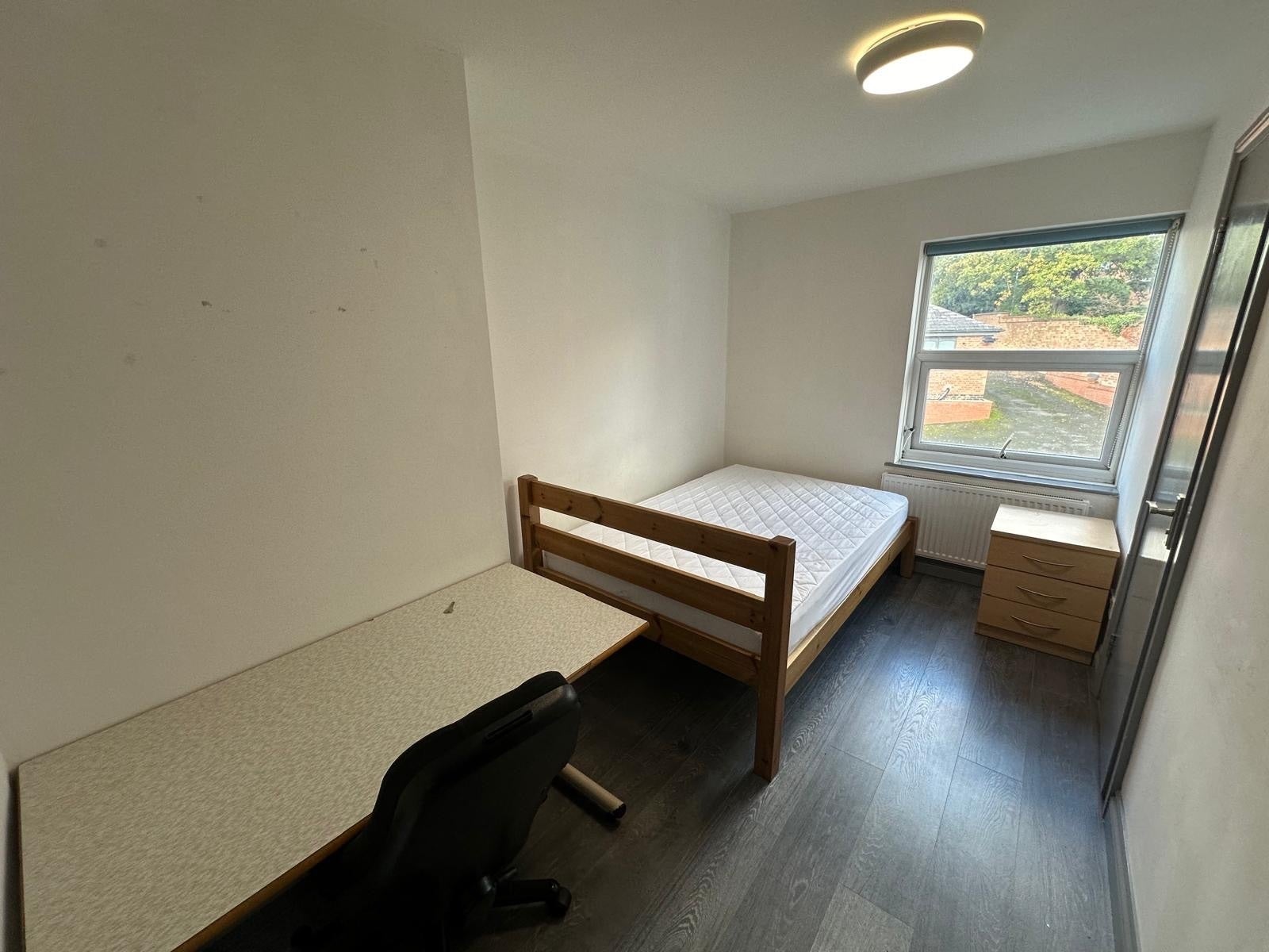 Room Warwick New Road in Royal Leamington Spa